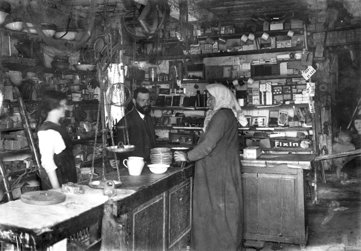 W warszawskim Domu Spotkań z Historią mozna oglądać wystawę unikalnych zdjęć stolicy z czasów okupacji niemieckiej podczas I Wojny Światowej