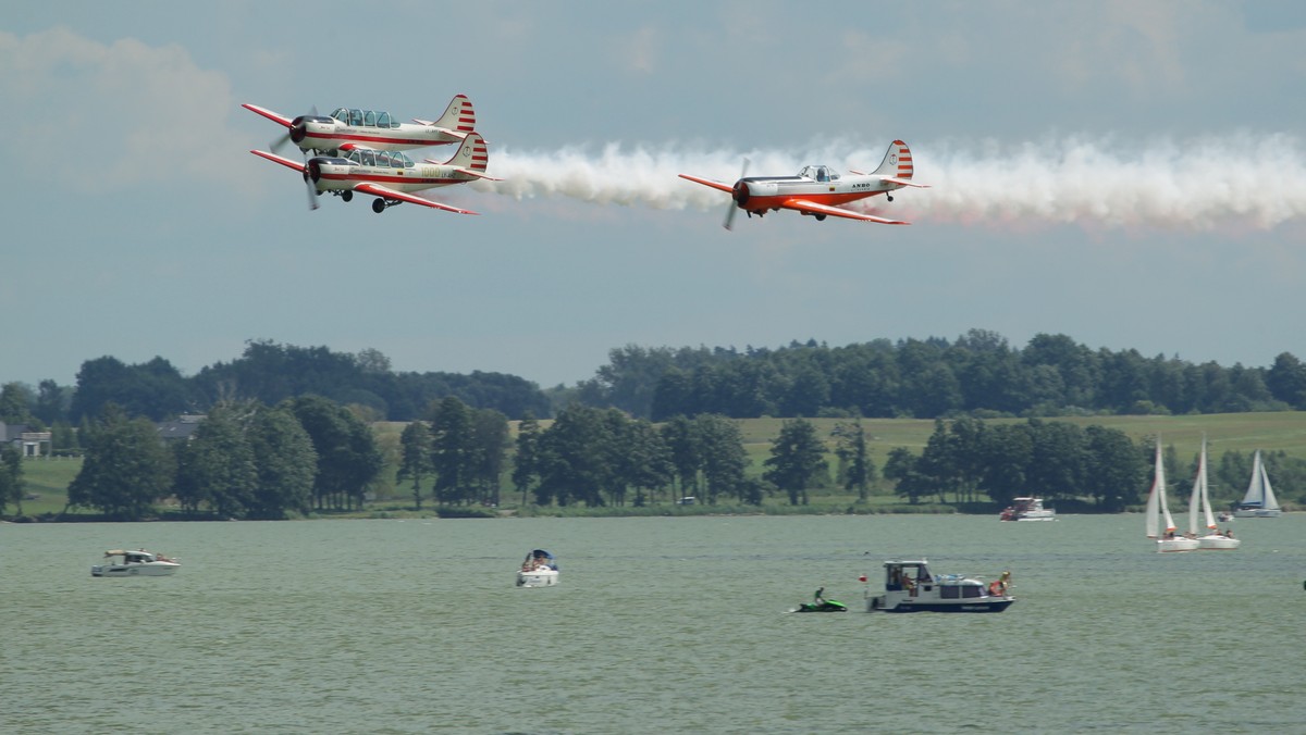 Giżycko: zakończył się Mazury Air Show. Pokazy lotnicze nad jeziorem Niegocin