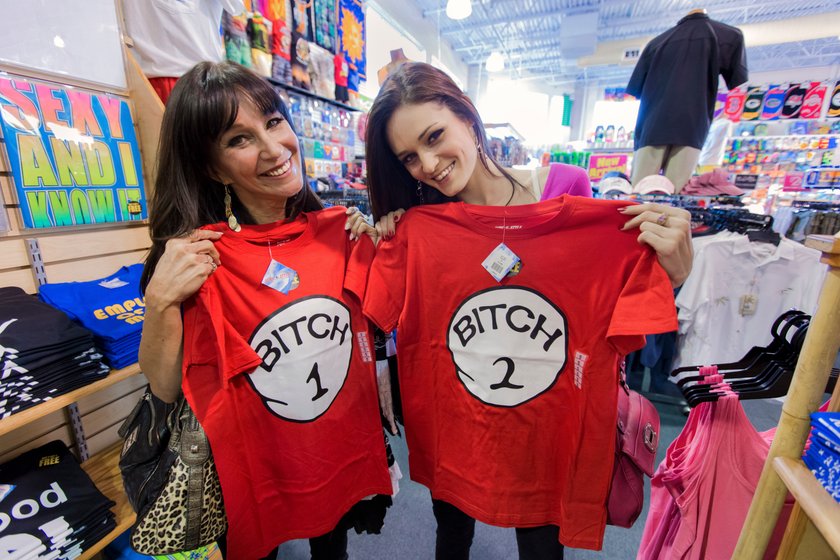Seks. Matka i córka grają razem w pornolach. Jessica Sexxxton i Monica Sexxxton