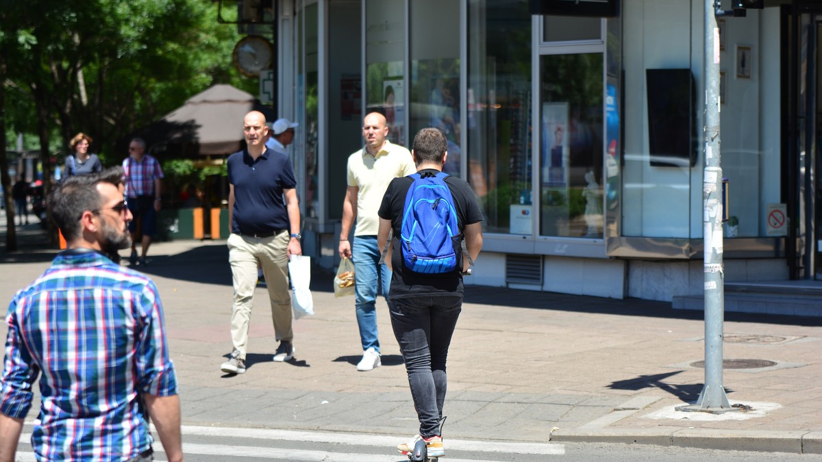 Tinejdžeri imaju OSEĆAJ SVEMOĆI I LAŽNO SAMOPOUZDANJE, pa usledi UŽAS: Otkriven KLJUČNI RAZLOG teških saobraćajnih nesreća na električnim trotinetima