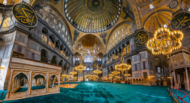 Meczet Hagia Sophia niszczeje. Winni turyści i wierni