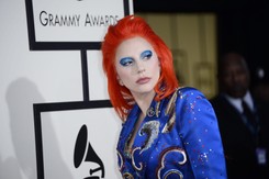 Lady Gaga prawie jak David Bowie na gali Grammy 2016 [ZDJĘCIA]