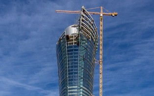 Rekordowa powierzchnia i 220 m wysokości. Zobacz zdjęcia elewacji Warsaw Spire