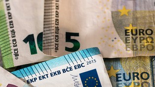 Złoty zyskuje. Ile kosztują dolar i euro? [30.07.2024]