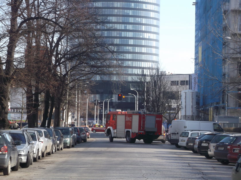 Rusztowanie prawie spadło na przechodniów