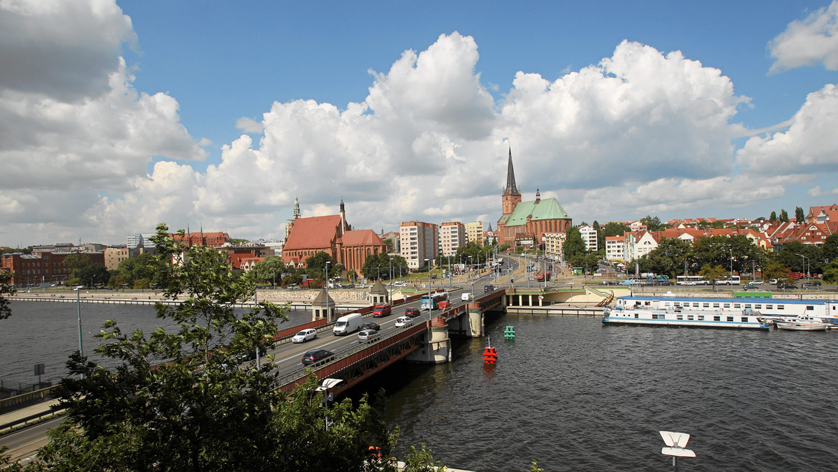 Budowany w Świnoujściu gazoport, spalarnia odpadów w Szczecinie, pierwszy etap szybkiego tramwaju w tym mieście - to największe inwestycje, które mają być oddane do użytku na Pomorzu Zachodnim w 2015 r.