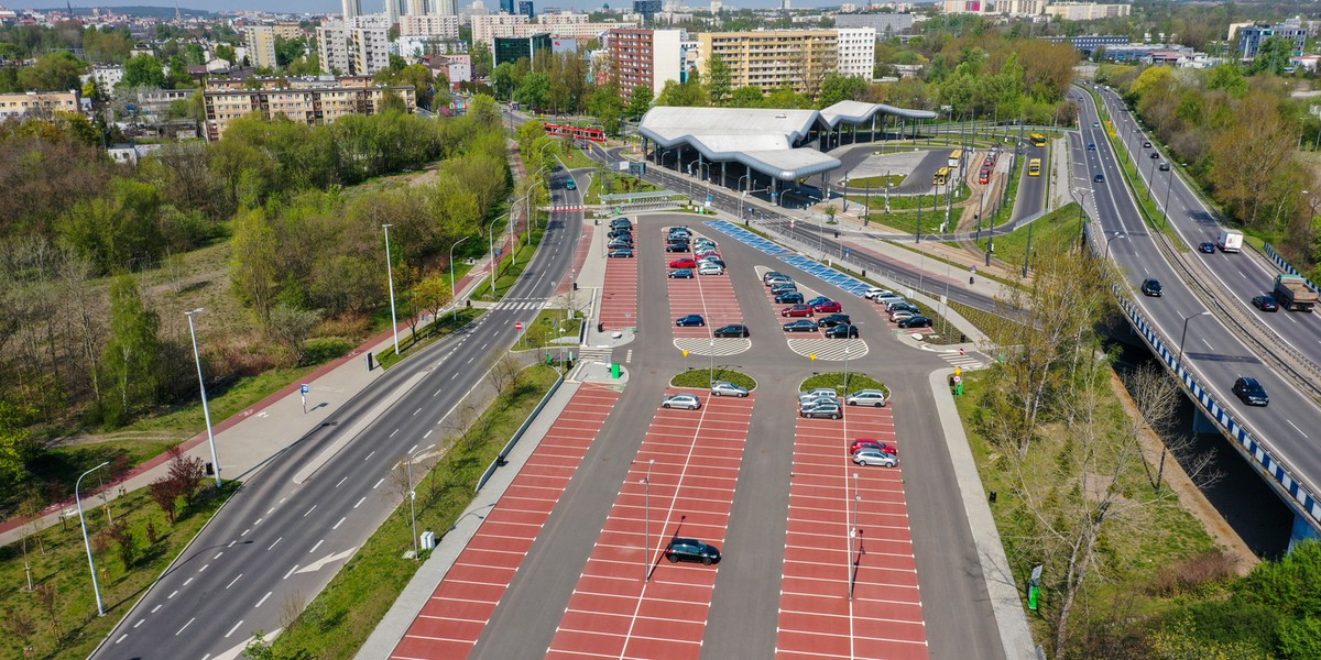 Katowickie centra przesiadkowe świeca pustkami. Nie pomaga nawet darmowe parkowanie!