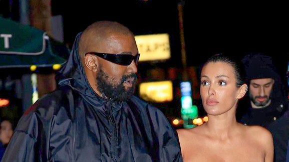 Kanye West felesége, Bianca Censori ma sem bízta a képzeletünkre az adottságai megítélését: a melleit és az intim testrészét is megvillantotta  – fotók (18+)