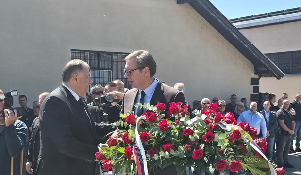 Vučić  na sahrani Dodikove majke