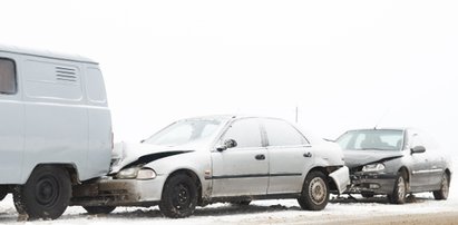 Karambol w Wielkopolsce. Jeden z kierowców wysiadł z auta i został potrącony