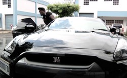 Najszybszy człowiek świata ma złoty samochód. Usain Bolt i jego nowy nissan GT-R