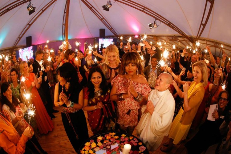 Beyond – multikulturowy projekt boskiej Tiny