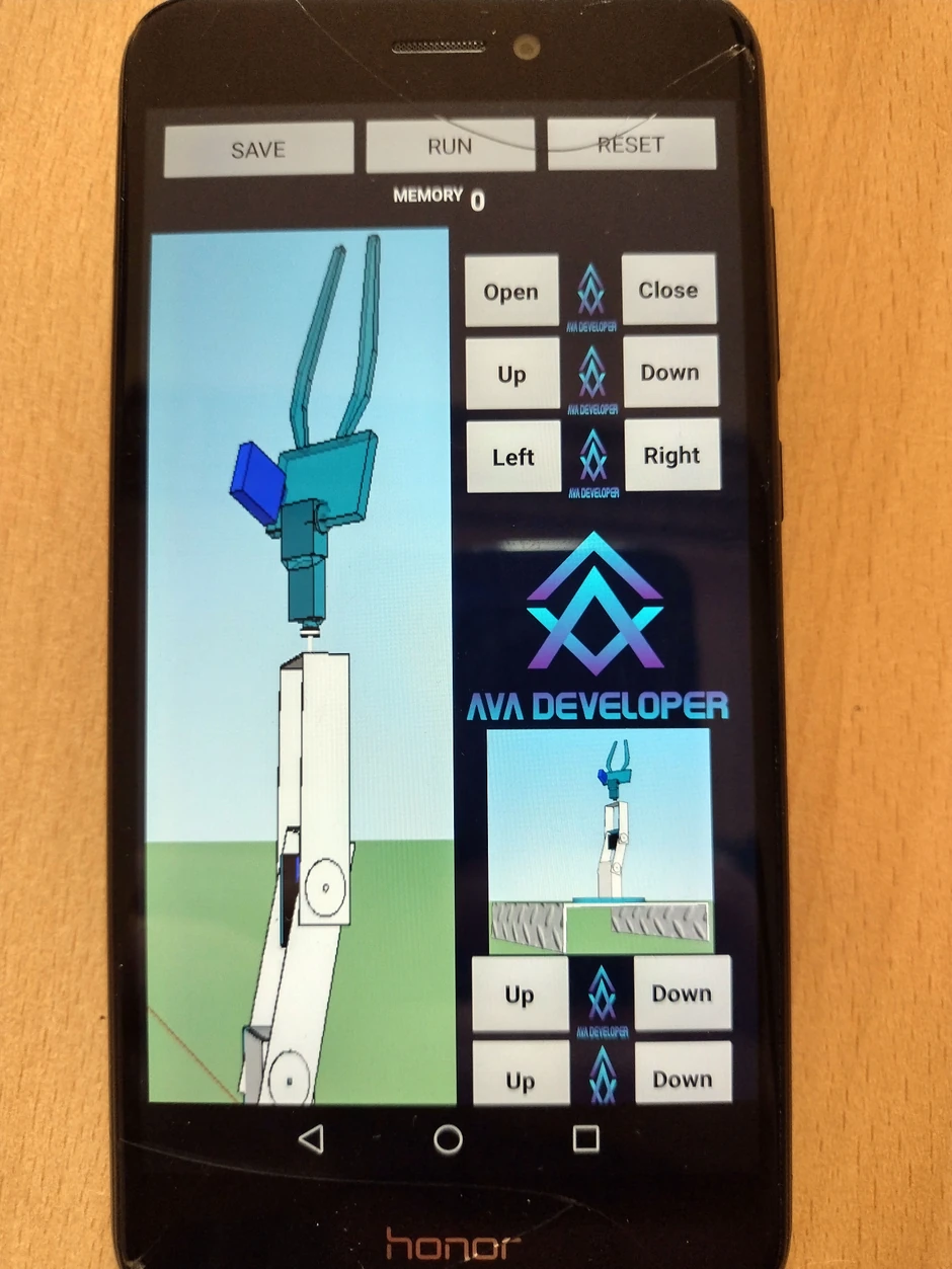 Robot Miroslav se programira preko aplikacije koju su učenici Veljko i Aleksandra Aleksic sami napravili 