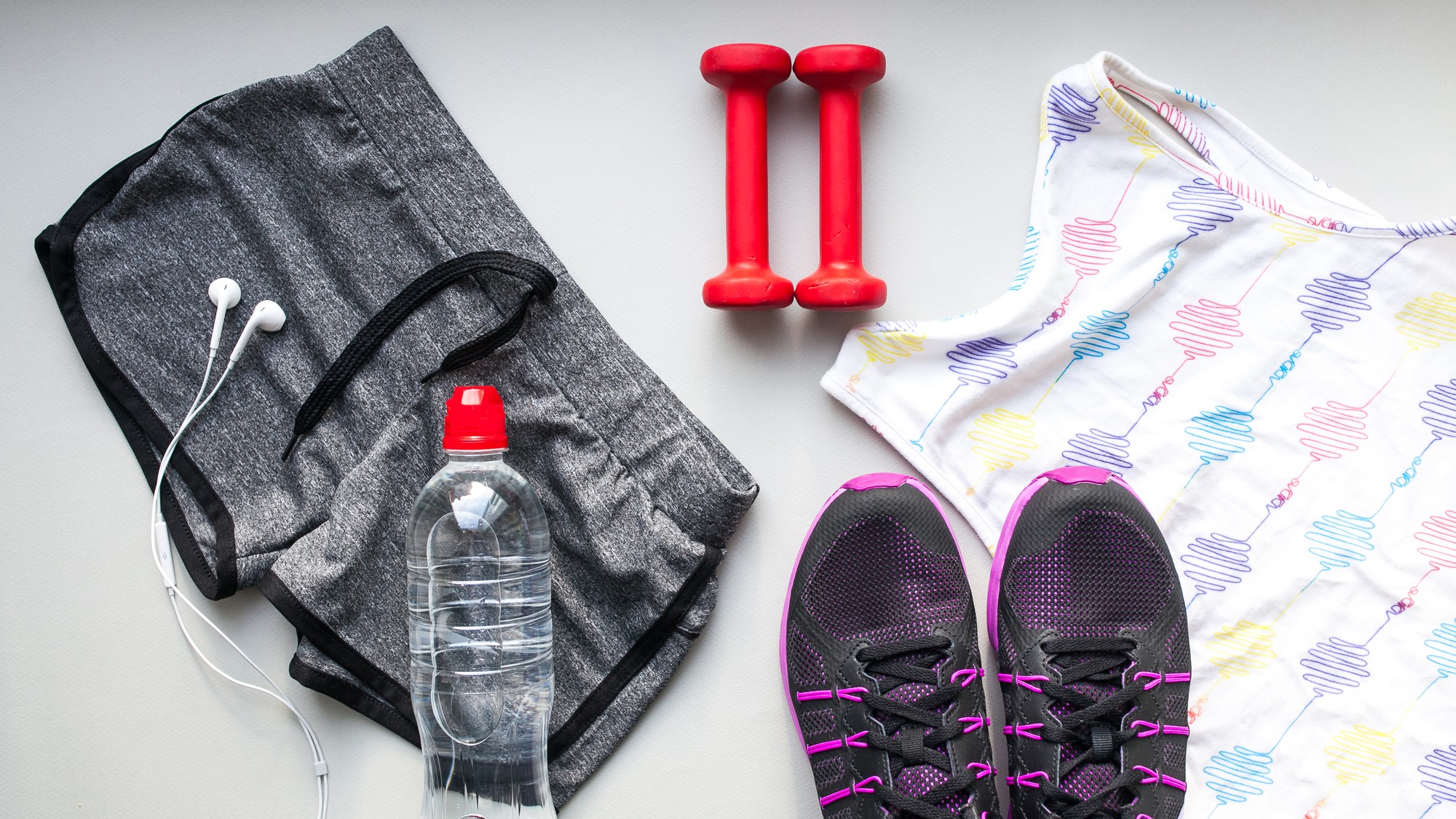 Spôsob prania športového oblečenia sa výrazne líši podľa toho, o aký konkrétny kúsok ide.