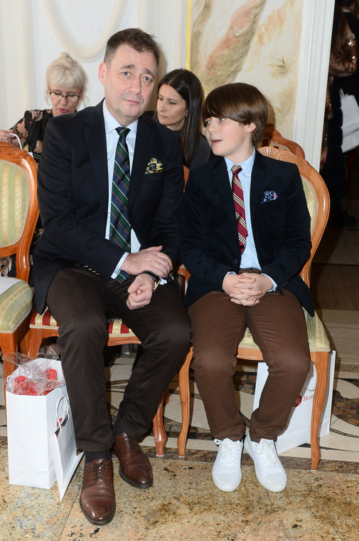 Jacek Rozenek z synem na pokazie mody