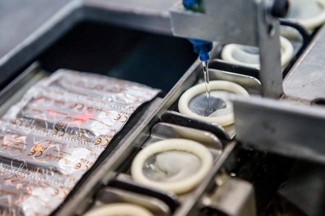 Z wizytą w fabryce prezerwatyw