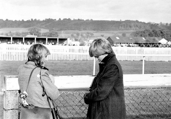 Camilla Parker i księżna Diana na archiwalnych zdjęciach