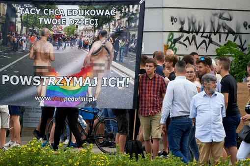 Uczestniczy kontrmanifestacji przeciw Pierwszemu Marszowi Równości w Białymstoku