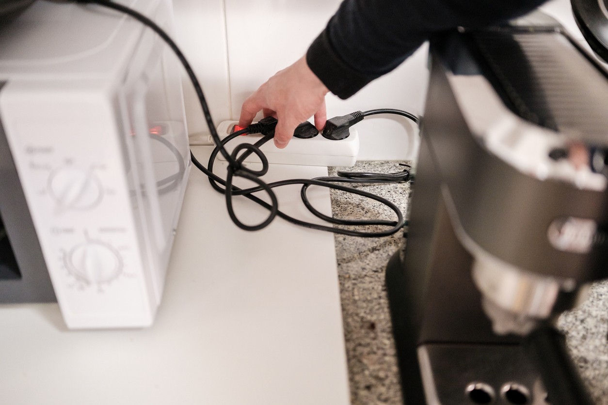 Mikrovlnná rúra a iné spotrebiče do predlžovačky nepatria.