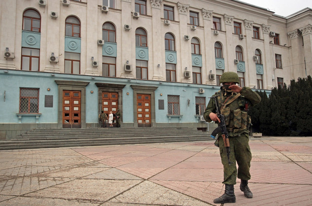 Białoruska gazeta kpi z kłopotów Ukrainy. "Bez kolejki idą po pieniądze"