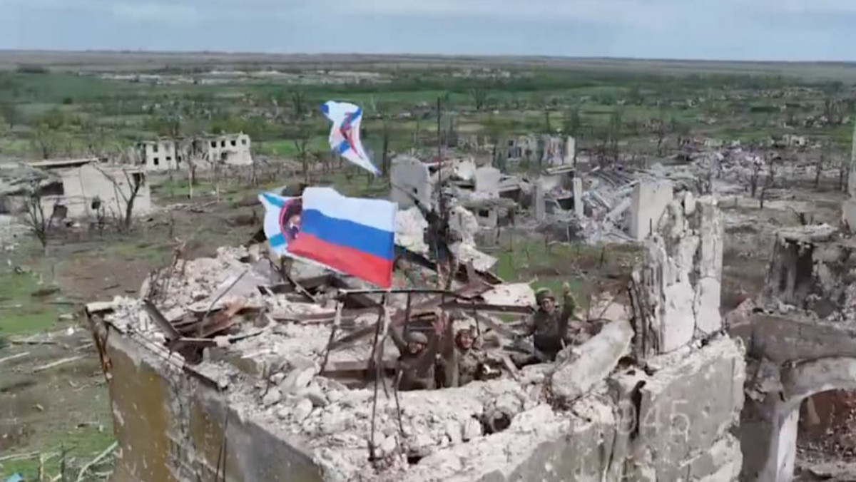 Rosjanie przełamują linię obrony w obwodzie donieckim. "Oddali miasto bez walki"