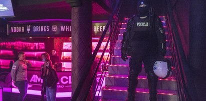 Nalot policji i sanepidu na nocny klub. ZDJĘCIA z akcji