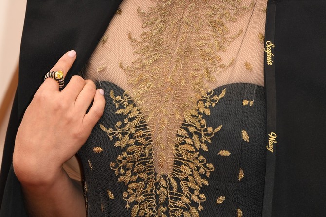Detalji na ogrtaču Natali Portman