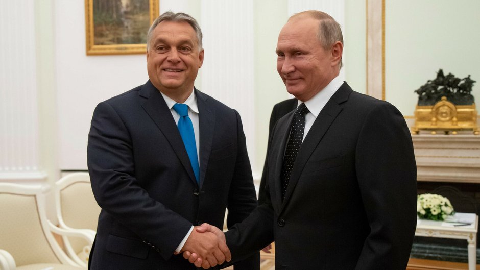 Premier Węgier Viktor Orban (po lewej) i prezydent Rosji Władimir Putin (po prawej) podczas spotkania w 2018 r. (zdjęcie ilustracyjne)