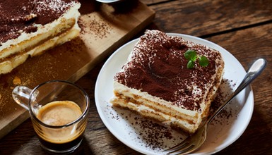 Pyszny deser dla zakochanych. Włoskie tiramisù to klasyka. Podajemy przepis krok po kroku
