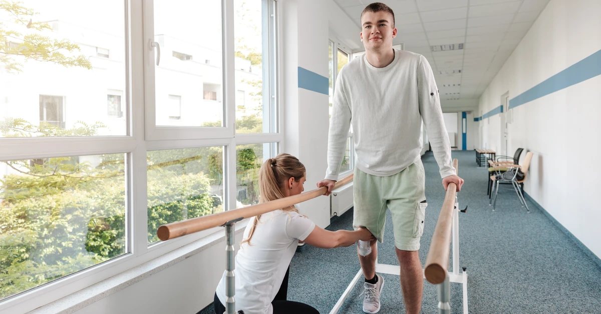 Świadczenie rehabilitacyjne 2025 i 2026 r. [Kto może je otrzymać i na jakich zasadach]