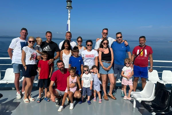 Nas 19 krenulo je NA MORE U GRČKU - osmoro dece, 11 odraslih i pet automobila iz Beograda: Svi su mislili da je to NEMOGUĆA MISIJA, a evo kako smo se zaista proveli