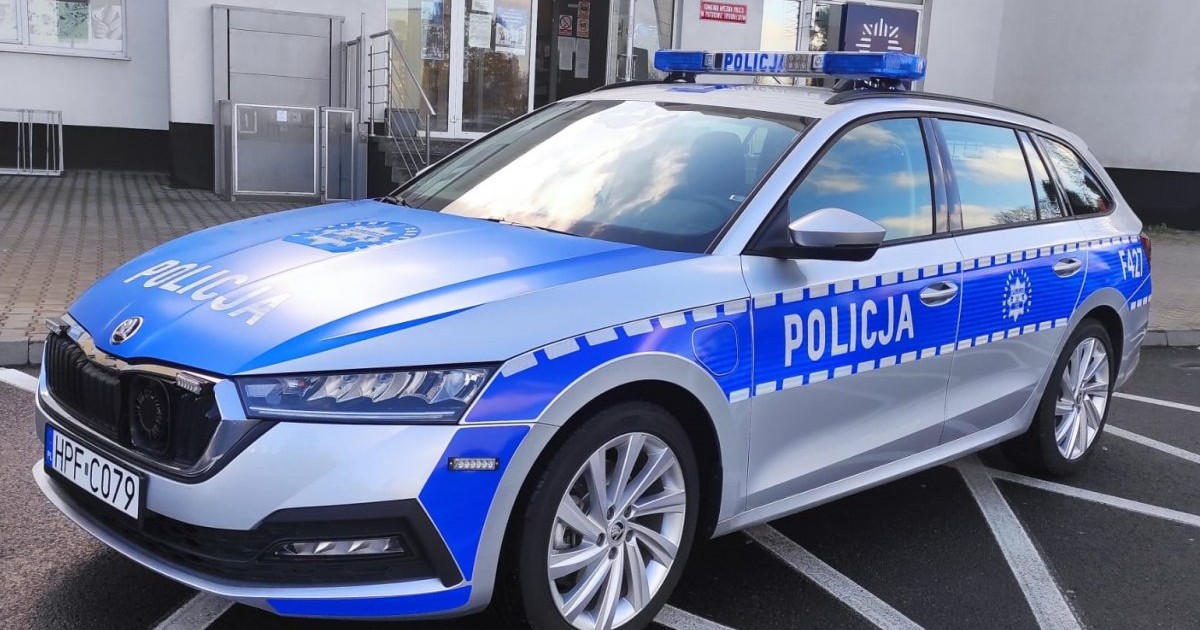 Policja kupiła hybrydową Skodę Octavię iV. O ile tańsza byłaby wersja TSI?