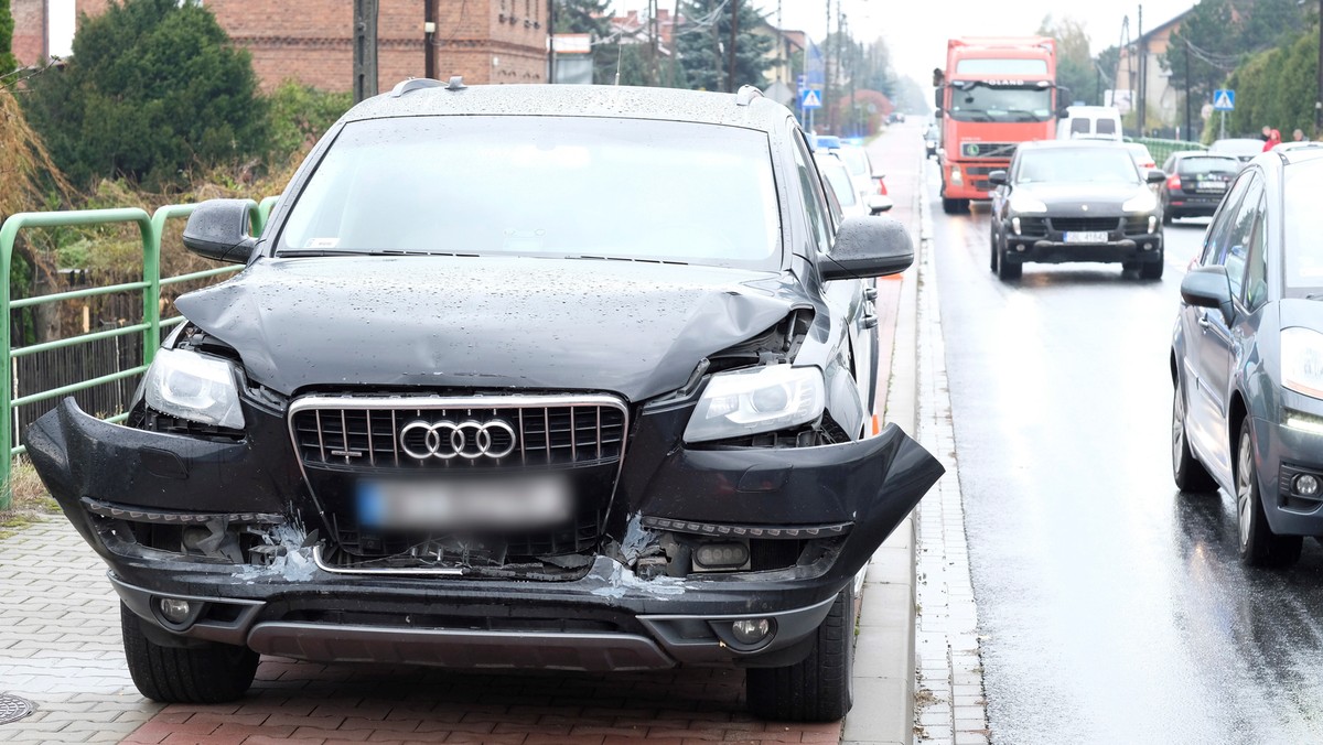 Naprawa dwóch samochodów z kolumny rządowej, które brały udział w październikowej kolizji, wyniósł łącznie 135 tys. 155 zł 68 gr — informuje Wirtualna Polska, która powołuje się na pismo, które otrzymał poseł PO Krzysztof Brejza. W jednym z aut, które brały udział w wypadku jechała Beata Szydło.