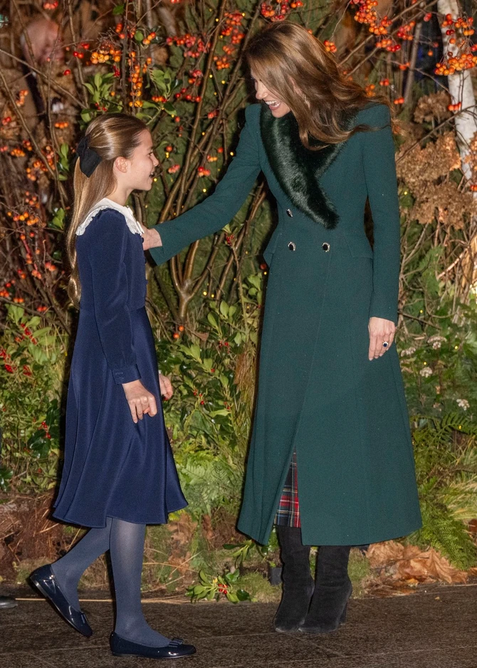 Kejt Midlton dočekuje porodicu i pozdravlja se sa Šarlot