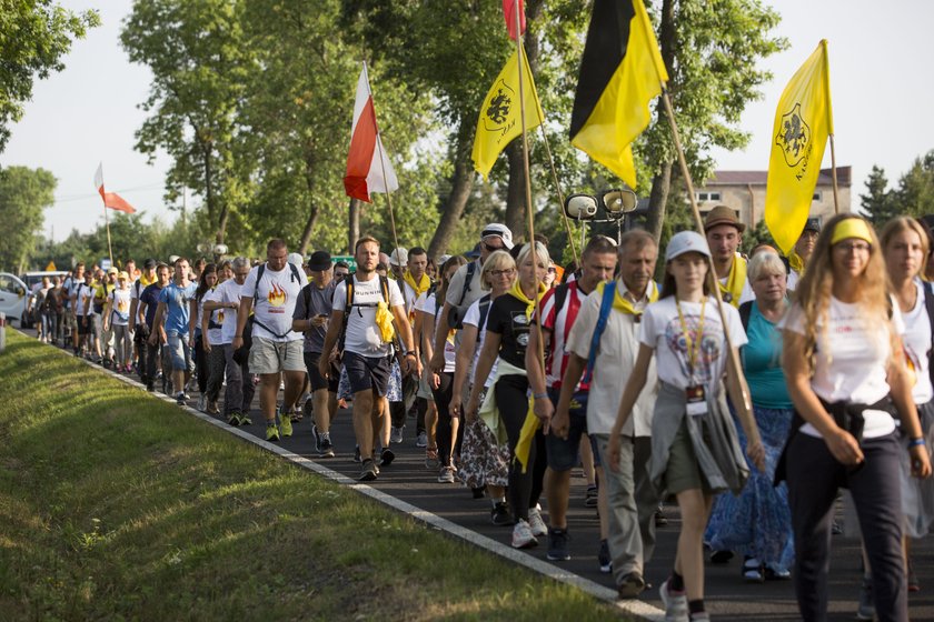 Piesza pielgrzymka na Jasną Górę. Znajdź siebie na zdjęciach