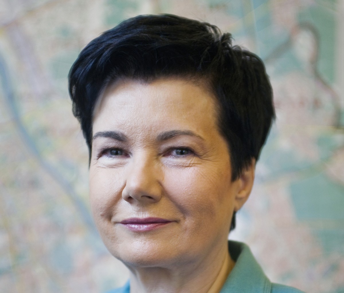 Hanna Gronkiewicz-Waltz, Platforma Obywatelska Prezydent stolicy od 2006 r., wiceprzewodnicząca Platformy Obywatelskiej, prezes Narodowego Banku Polskiego w latach 1992–2001. Od 2001 do 2004 r. była wiceprezesem ds. zasobów ludzkich i administracji Europejskiego Banku Odbudowy i Rozwoju. Obecnie stara się o trzecią i podobno, jak zapowiada, swoją ostatnią kadencję
