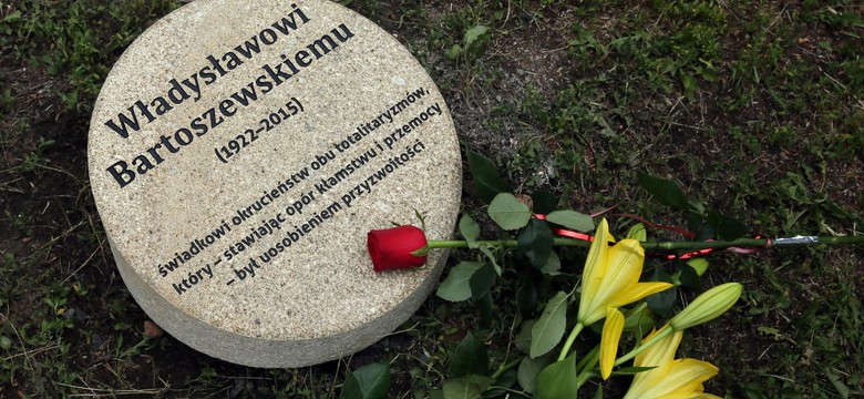 Bartoszewski, Pilecki, ks. Zieja. Kolejni upamiętnieni w warszawskim Ogrodzie Sprawiedliwych