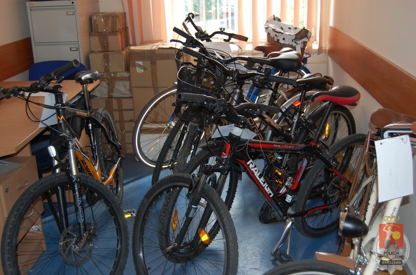Mundurowi zatrzymali pięć osób związanych z kradzieżą rowerów w Wołominie. Wszystkie dobrowolnie poddały się karze.