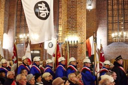 Duda w rocznicę Grudnia'70: Wstyd za III RP, gdzie komunistycznych bandytów nazywano ludźmi honoru