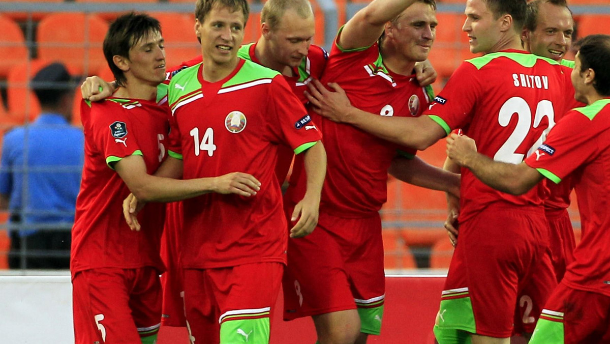 Białoruś pokonała w Mińsku 2:0 (0:0) reprezentację Luksemburga umacniając się na pozycji wicelidera grupy D eliminacji Euro 2012, które odbędą się na boiskach Polski i Ukrainy.