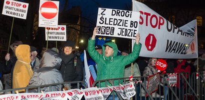 Prokuratura zajmie się demonstrantami spod Wawelu