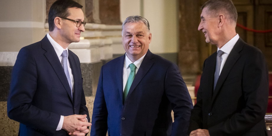 Viktor Orban znalazł sposób na to, by jednocześnie walczyć z inflacją przez podwyżki stóp procentowych i nie spowodować podwyżek rat kredytów.