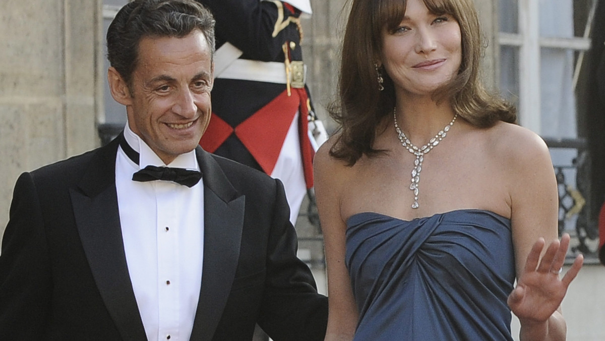 Nicolas Sarkozy i Carla Bruni-Sarkozy mają planować wydanie na świat dziecka w 2011 roku. Data nie jest przypadkowa, gdyż potomek przyczyniłby się do zwiększenia szans obecnego przywódcy Francji w reelekcji - takie spekulacje pojawiły się w prasie francuskiej.