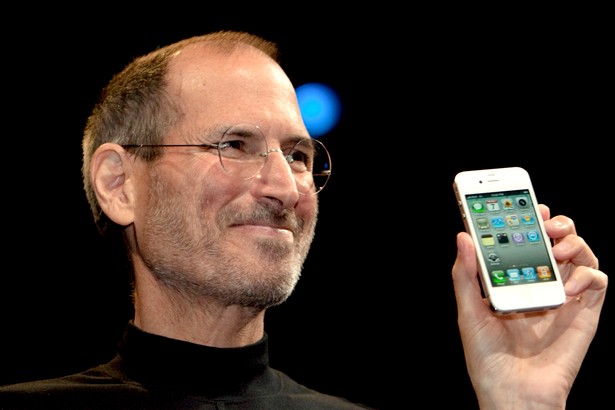 Steve Jobs, prezes Apple prezentuje iPhone 4