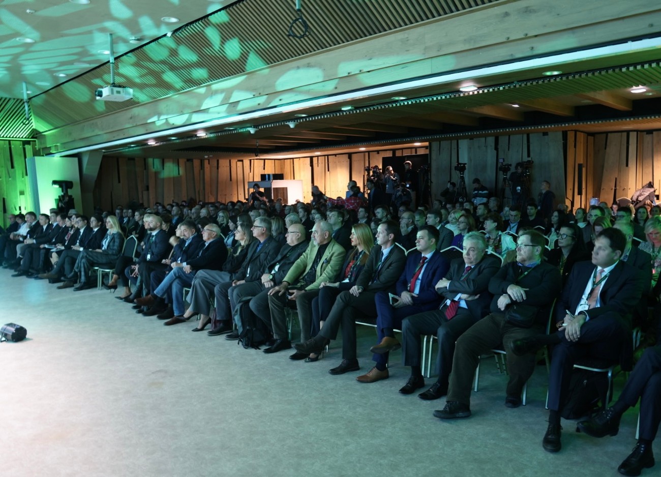 Uživo &#34;Naša vrsta je u opasnosti od izumiranja i zato moramo da &#34;pogledamo gore&#34;!&#34; Počela &#34;Look Up 2&#34; konferencija ekoloških i biznis lidera