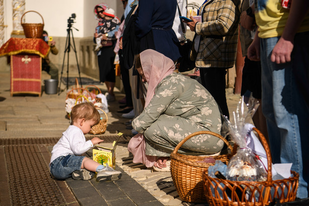 "To już trzecia Wielkanoc pod rosyjskimi bombami". Ukraińcy świętują w cieniu wojny