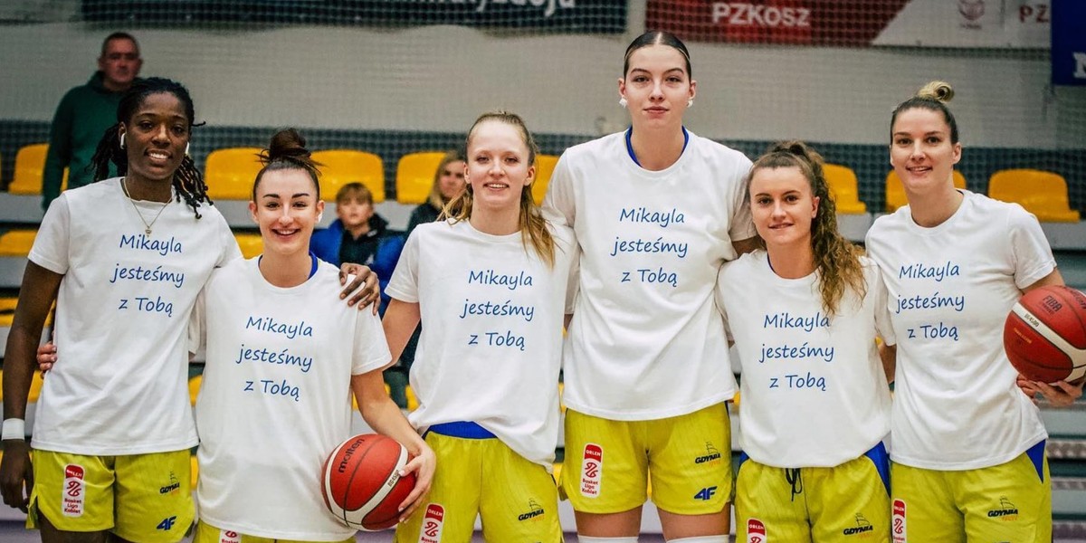 Mikayla Cowling ma wsparcie klubowych koleżanek.