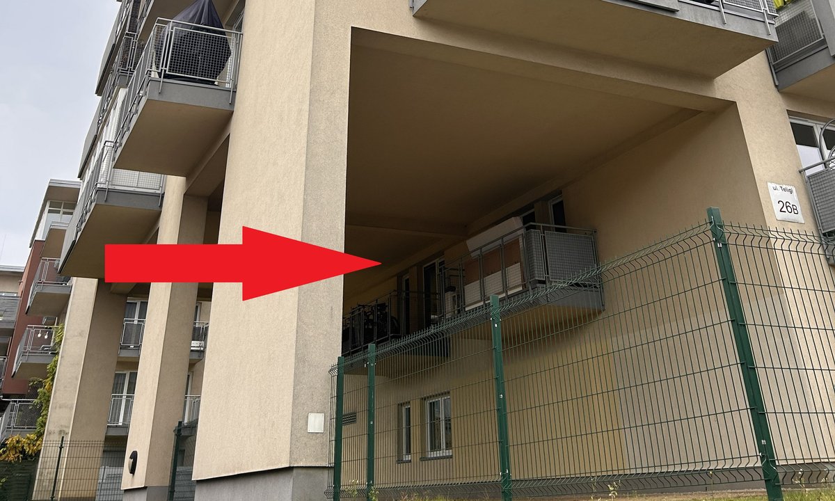 Nietypowy balkon w Krakowie. Umieszczono go pod mieszkaniami