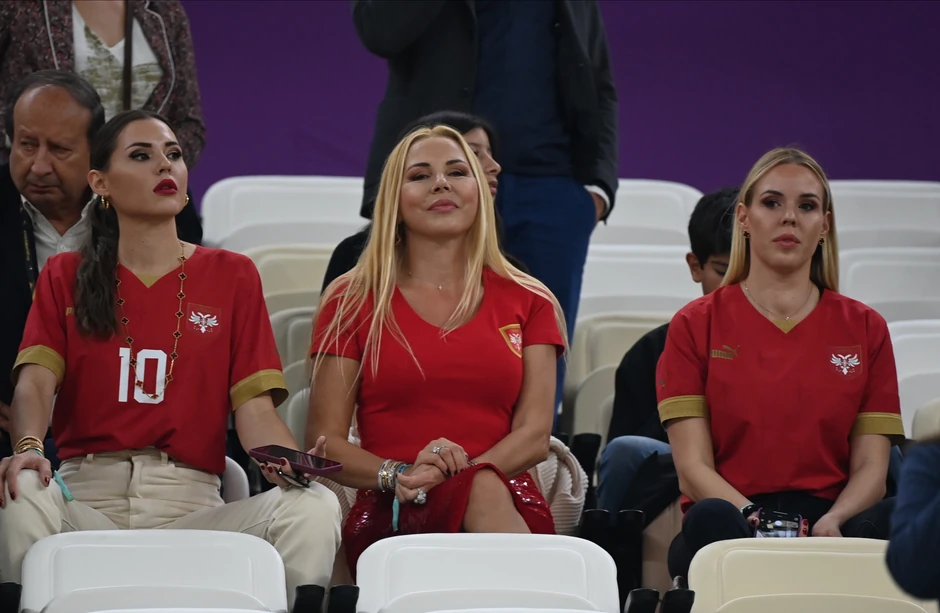 Piksijeva deca i supruga, Mundijal, Katar