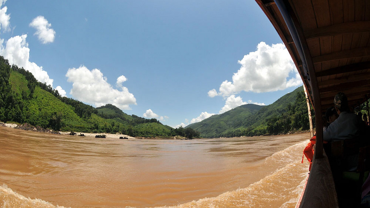 Laos rozpocznie w tym tygodniu budowę zapory na rzece Mekong. Projekt zmodyfikowano, aby rozwiać obawy sąsiadów - podał w poniedziałek rząd. Od półtora roku prace były zawieszone, gdyż według Wietnamu i Kambodży zapora może mieć negatywne skutki dla środowiska.